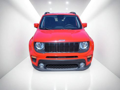 Used 2019 Jeep Renegade Latitude FWD image 3