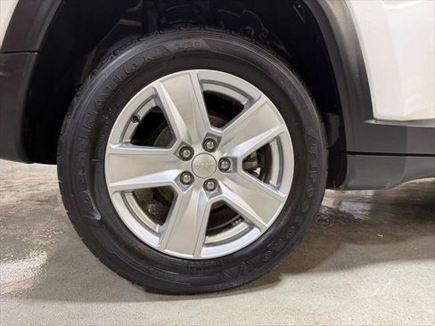 Certified 2022 Jeep Compass Latitude AWD/4WD image 34
