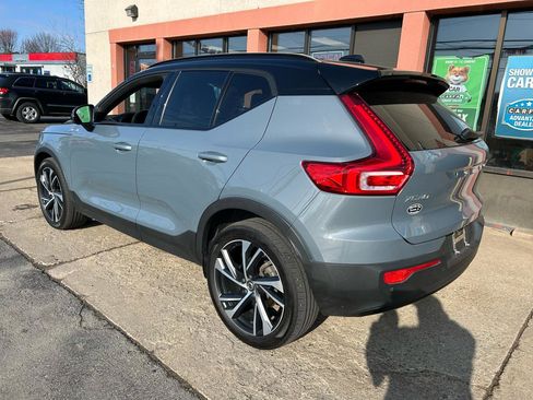Used 2021 Volvo XC40 T5 R-Design image 3