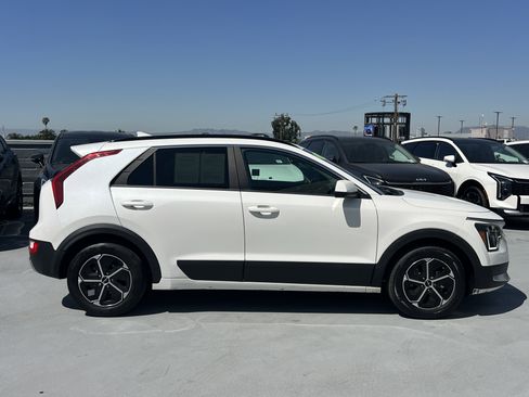Certified 2024 Kia Niro LX image 8