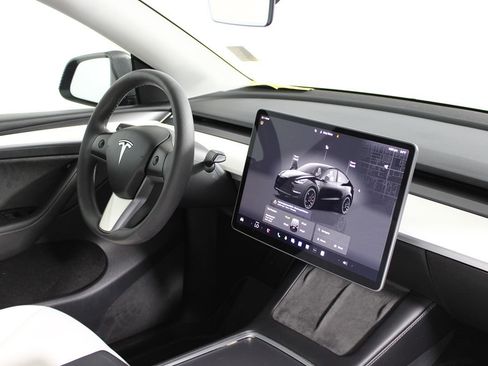 Used 2023 Tesla Model Y Performance AWD/4WD image 11