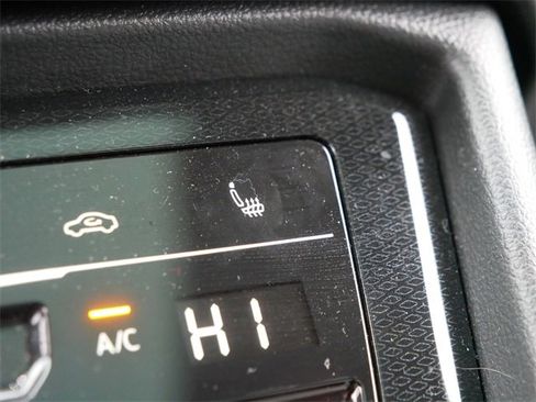 Certified 2025 Volkswagen Taos SE image 36