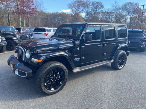Used 2022 Jeep Wrangler Unlimited Sahara w/ Cold Weather Group AWD/4WD image 2