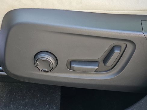 Certified 2023 Volvo XC40 B5 Plus w/ Driver Assist Package image 28