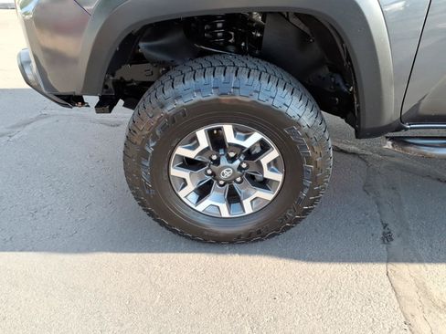 Used 2021 Toyota Tacoma TRD Off-Road w/ Technology Package AWD/4WD image 9