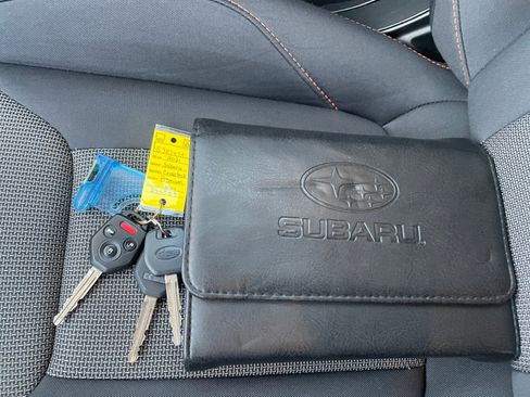 Used 2021 Subaru Crosstrek 2.0i Premium image 4