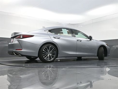 Used 2024 Lexus ES 350 w/ Premium Package image 33