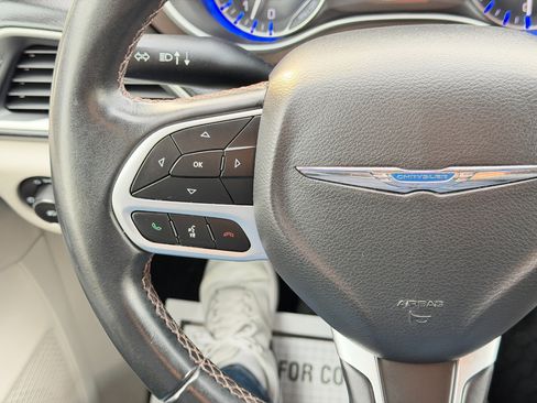 Used 2018 Chrysler Pacifica Touring-L image 65