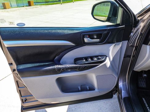 Used 2015 Toyota Highlander XLE AWD/4WD image 35