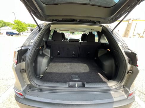 Used 2019 Jeep Cherokee Latitude w/ Popular Appearance Group FWD image 14