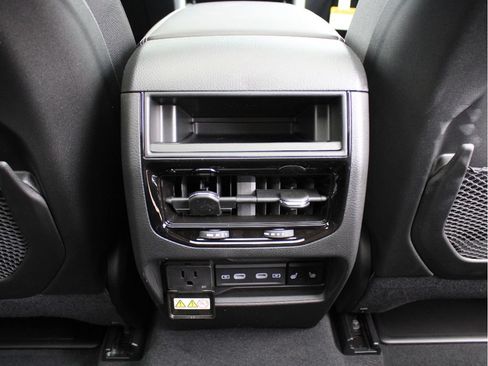 New 2026 Jeep Grand Cherokee Limited w/ Limited Altitude Package AWD/4WD image 30