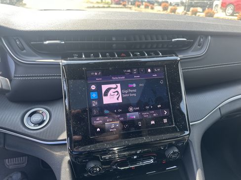 New 2025 Jeep Grand Cherokee L Laredo w/ Luxury Tech Group I image 37