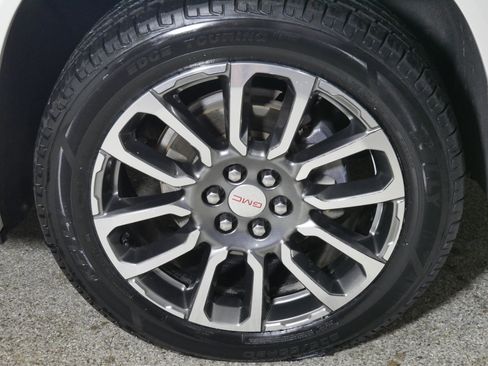 Certified 2020 GMC Acadia Denali w/ Denali Ultimate Package AWD/4WD image 15