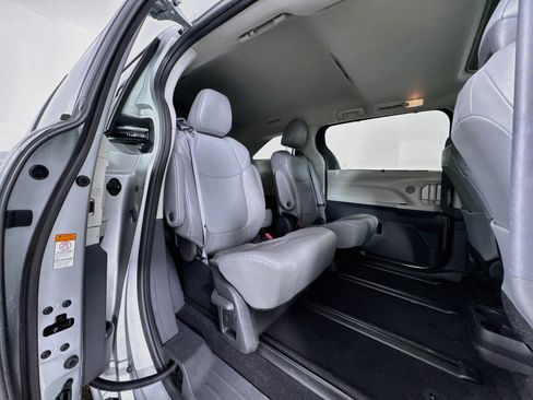 Certified 2024 Toyota Sienna XLE FWD image 29