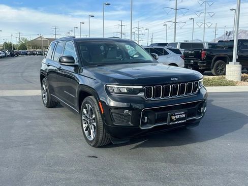 Used 2023 Jeep Grand Cherokee Overland w/ Advanced Protech Group III AWD/4WD image 29