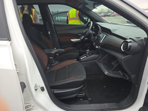 Used 2020 Nissan Kicks SR image 10