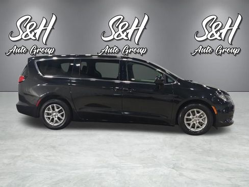 Used 2023 Chrysler Voyager LX FWD image 18