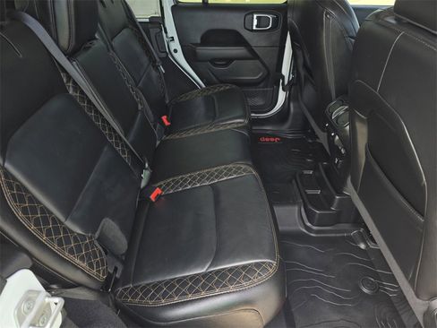 Used 2021 Jeep Wrangler Unlimited Sahara image 33