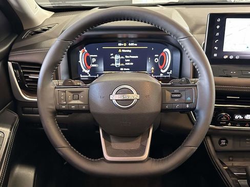 Used 2025 Nissan Rogue Platinum w/ Platinum Premium Package AWD/4WD image 17