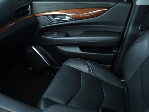 Used 2019 Cadillac Escalade ESV Luxury RWD image 12