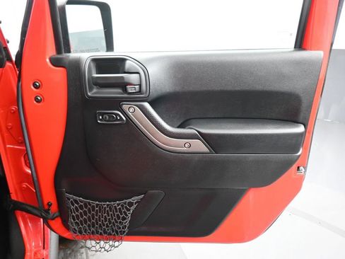 Used 2017 Jeep Wrangler Unlimited Willys image 30