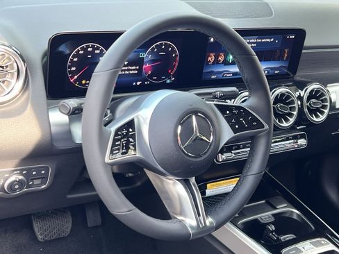New 2026 Mercedes-Benz GLB 250 4MATIC image 21