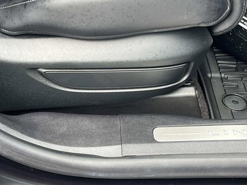 Used 2022 Lincoln Corsair Reserve w/ Equipment Group 201A image 20