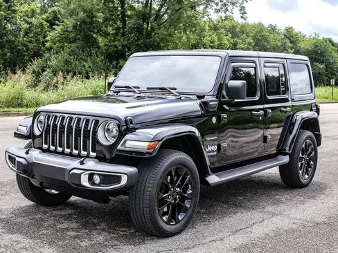 Used 2021 Jeep Wrangler Unlimited Sahara w/ Cold Weather Group image 29