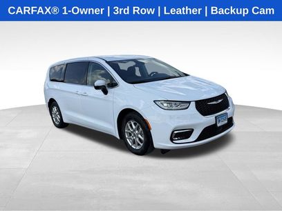 Used 2023 Chrysler Pacifica Touring-L