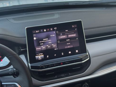 Used 2025 Jeep Compass Limited image 18