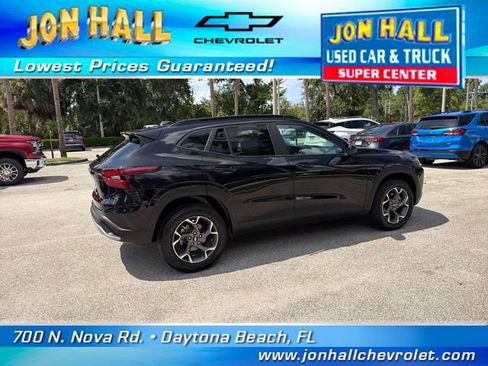 Used 2025 Chevrolet Trax LT w/ Driver Confidence Package FWD image 12