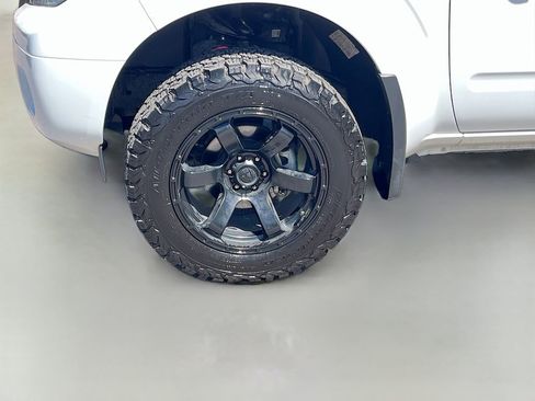 Used 2021 Nissan Frontier SV w/ Midnight Edition Floor Mats image 27