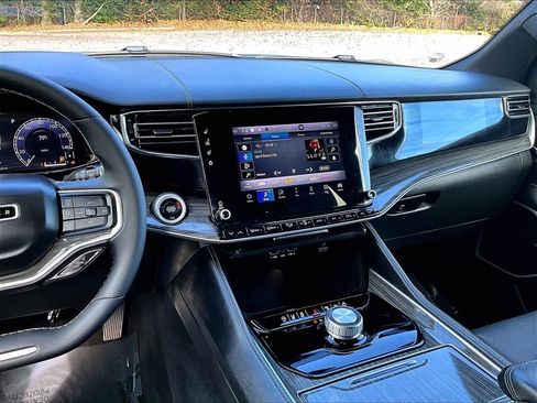 Used 2022 Jeep Wagoneer Series III w/ Flexible Seating Group image 12