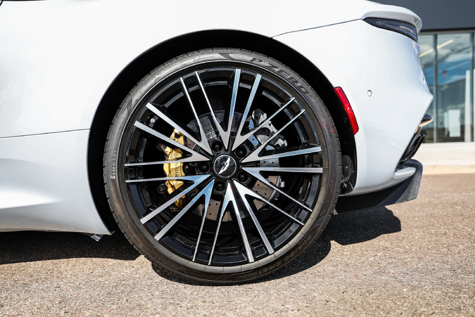 Used 2022 Aston Martin DBS Superleggera Volante RWD image 7