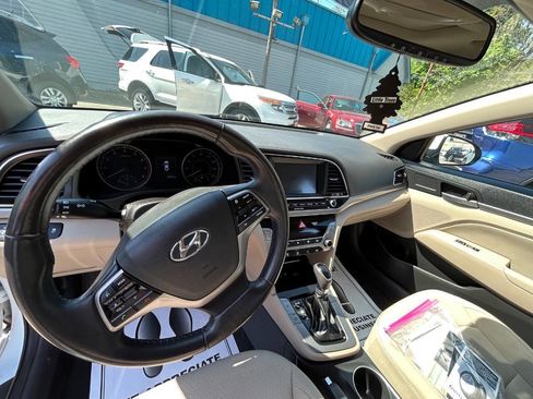 Used 2017 Hyundai Elantra Value Edition image 4