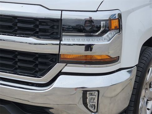 Used 2018 Chevrolet Silverado 1500 LT w/ Texas Edition image 8