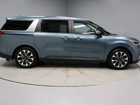 Used 2023 Kia Carnival EX FWD image 12
