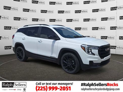 Used 2024 GMC Terrain SLE w/ Driver Convenience Package FWD image 1
