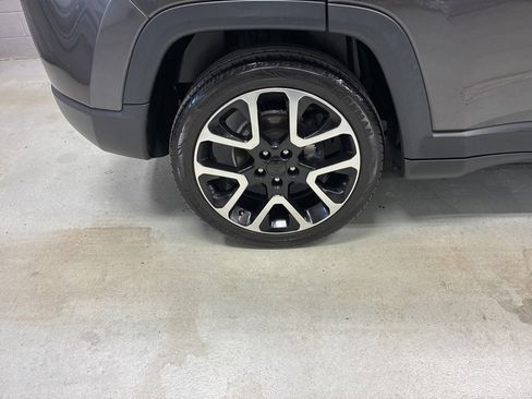 Used 2019 Jeep Compass Limited w/ Premium Lighting Group image 3