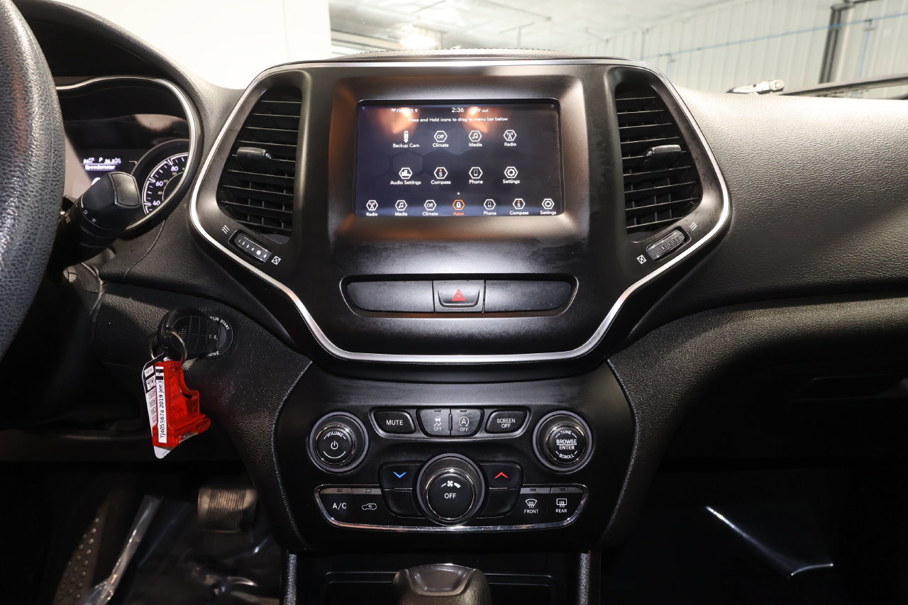 Used 2019 Jeep Cherokee Latitude w/ Popular Appearance Group FWD image 10