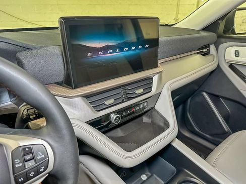 New 2026 Ford Explorer Active w/ Active Comfort Package AWD/4WD image 32