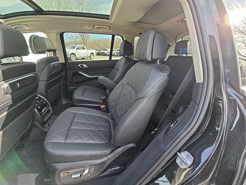 Used 2024 BMW X7 xDrive40i w/ Climate Comfort Package image 15