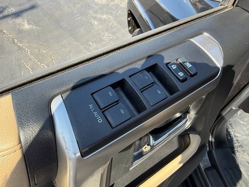 Used 2016 Toyota 4Runner SR5 AWD/4WD image 13
