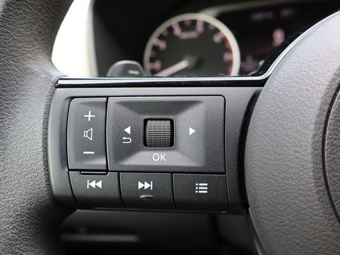 Used 2023 Nissan Rogue SV FWD image 36