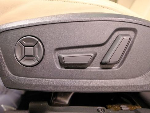 Used 2025 Audi Q3 2.0T Premium image 35