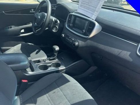 Used 2019 Kia Sorento L image 17