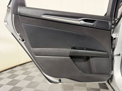 Used 2016 Ford Fusion SE FWD image 20