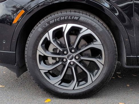 Used 2024 Lincoln Nautilus Reserve image 13