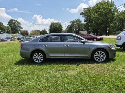 Used 2012 Volkswagen Passat 2.5 SEL FWD image 2