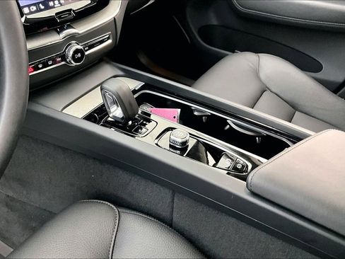 Used 2025 Volvo XC60 B5 Plus w/ Protection Package Premier image 17